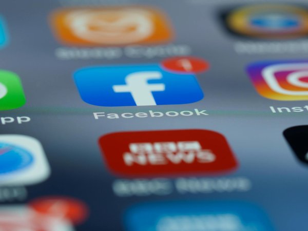 Quelles tendances technologiques façonnent le commerce électronique?